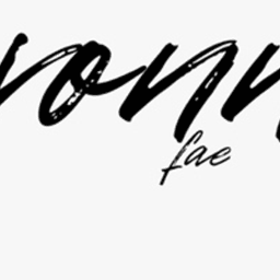 Yvoone Fae Woman Fasion